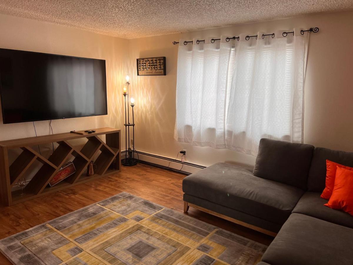 Lovely Two Bedroom, Minutes Away From Downtown Anchorage Exterior photo